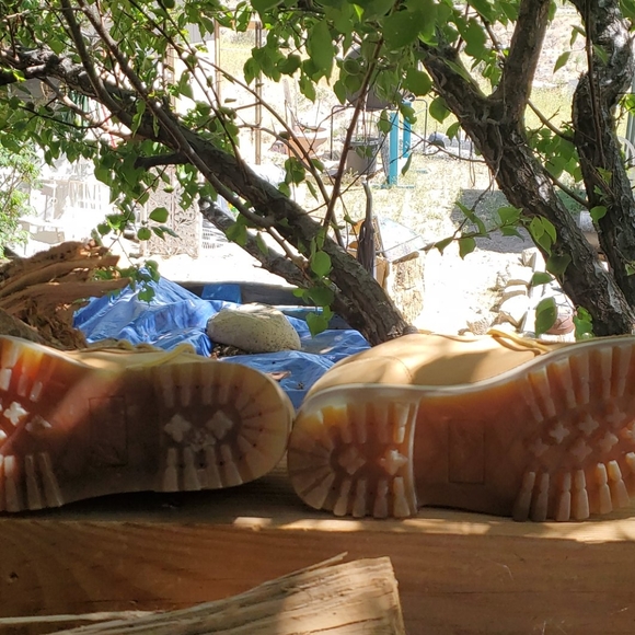 Boots/shoes - Picture 3 of 3